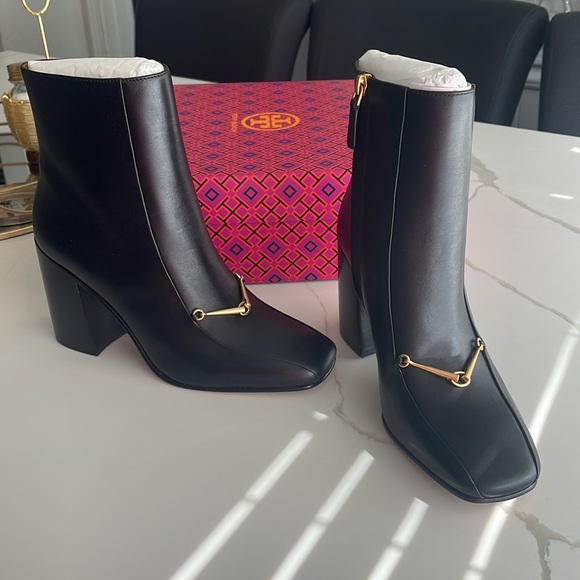 Tory Burch ankle bootie in
perfect black - Picture 10 of 15